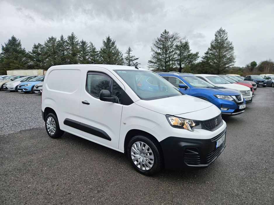 2020 Peugeot Partner Active 1.5 Blue HDI 100 6.2 3D €12,990