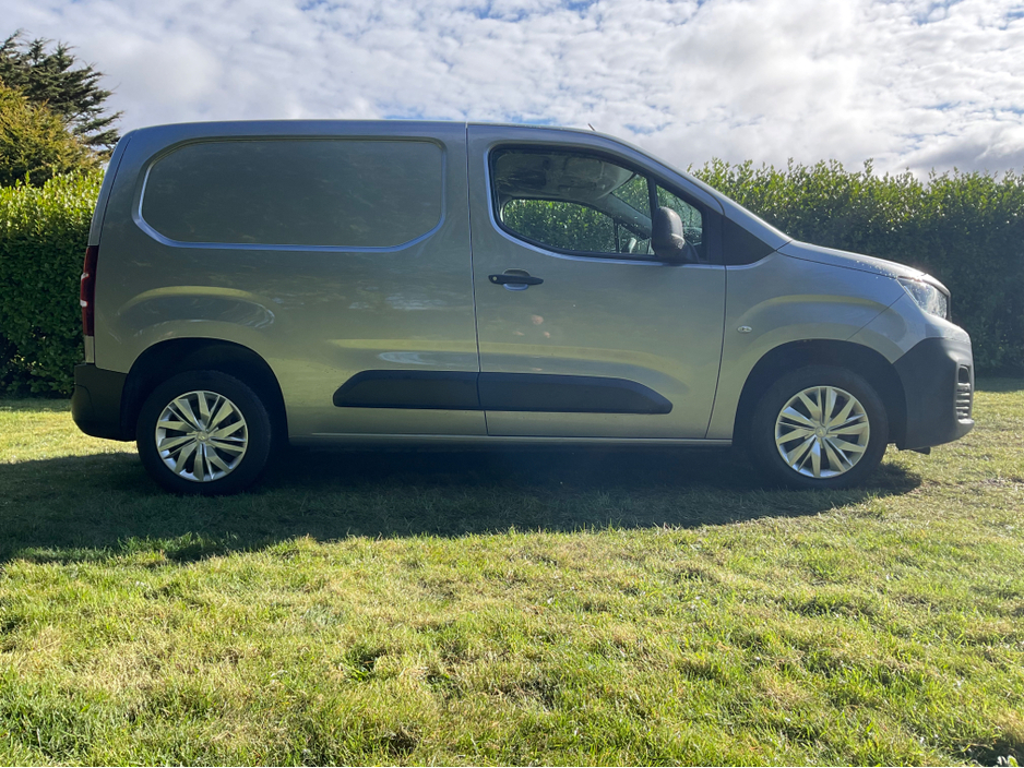 2019 Peugeot Partner - image 3