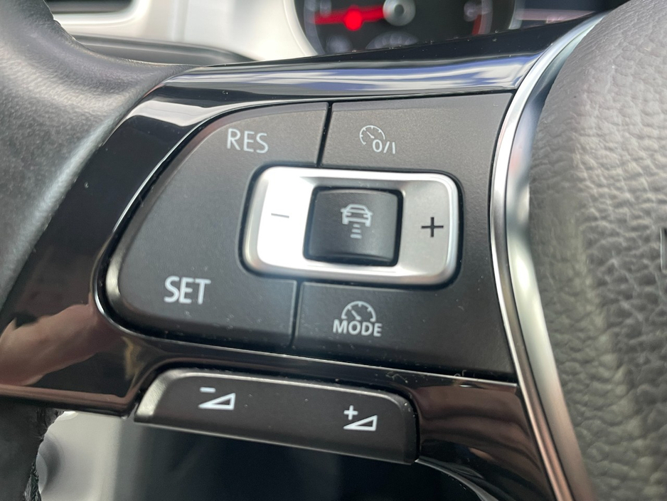 2016 Volkswagen Golf - image 15