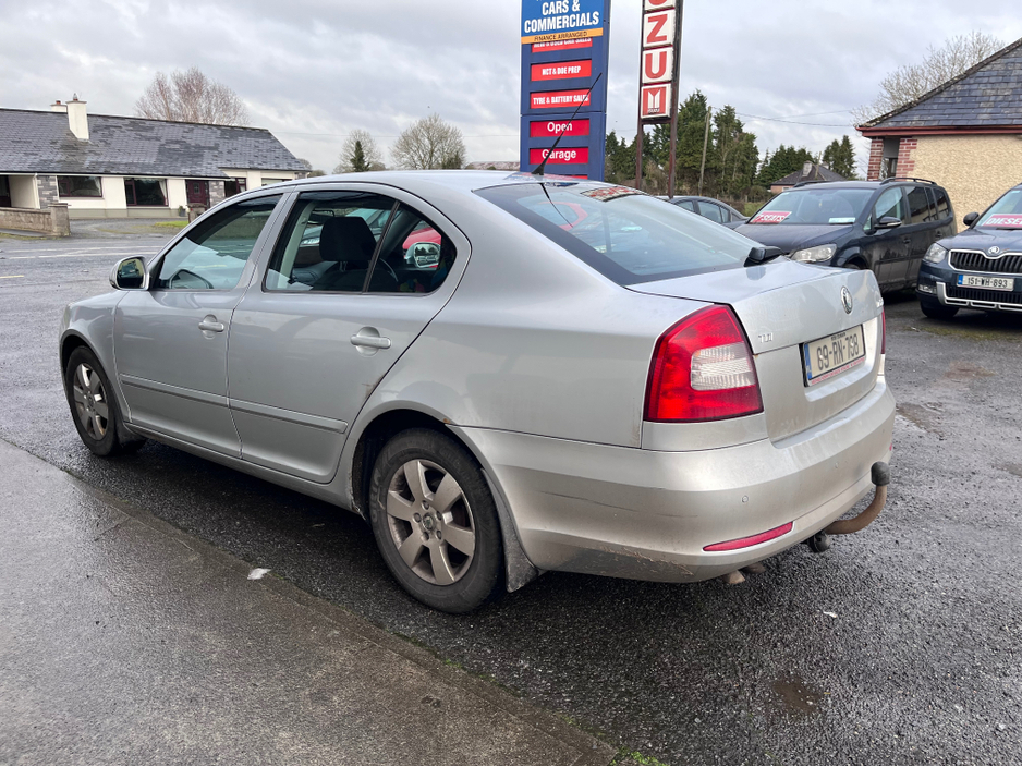 2009 Skoda Octavia - image 3