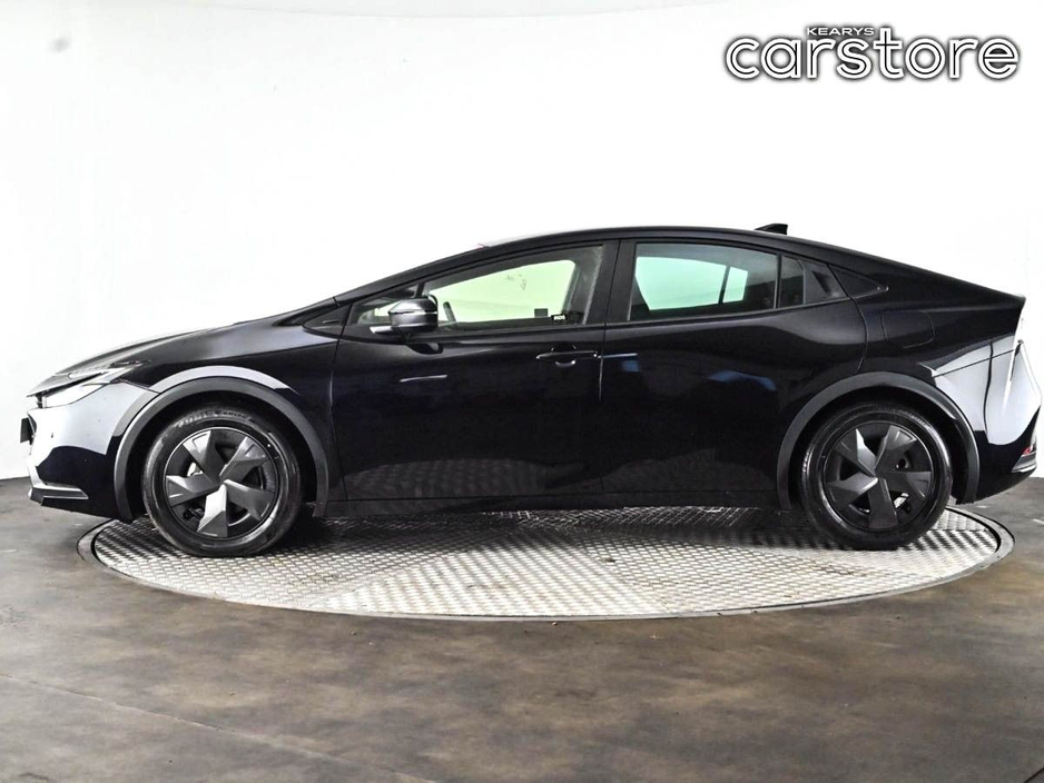 2023 Toyota Prius - image 4