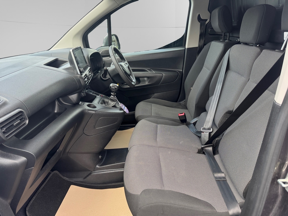 2023 Opel Combo - image 11