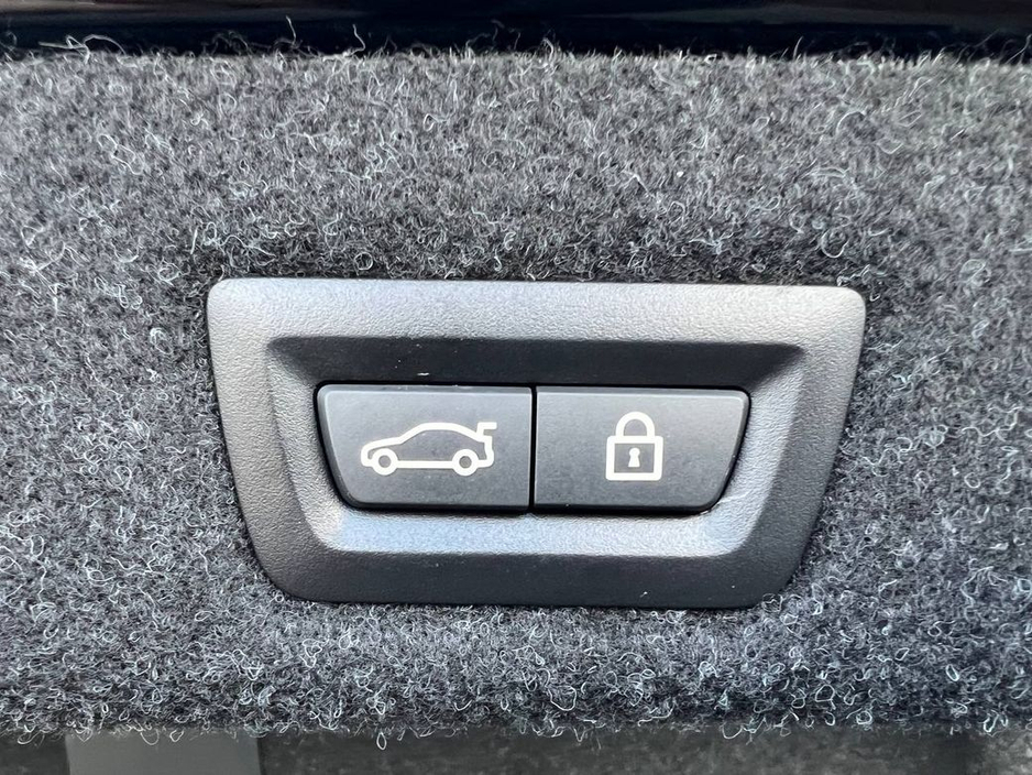 2019 BMW 5 Series 530e M-SPORT COMPETITION 2.0 HYBRID * HUGE SPEC * // VERY LOW MILEAGE // FULL SERVICE HISTORY // LEATHER M-SPORT INTERIOR €31,950