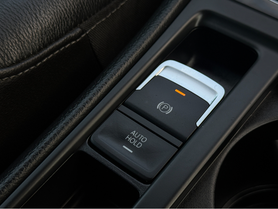 2014 Volkswagen Golf - image 17