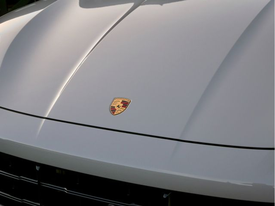2024 Porsche Cayenne - image 10