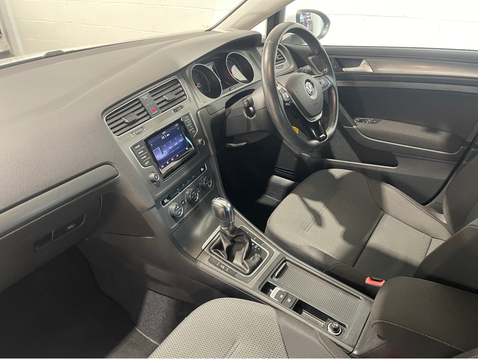 2013 Volkswagen Golf - image 13