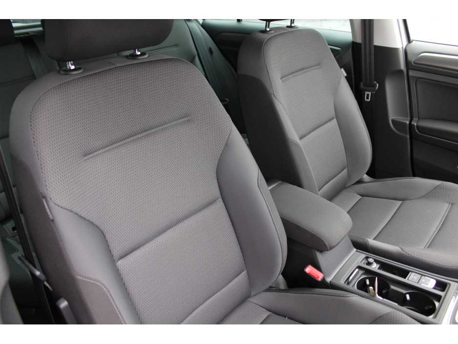 2019 Volkswagen Golf - image 11