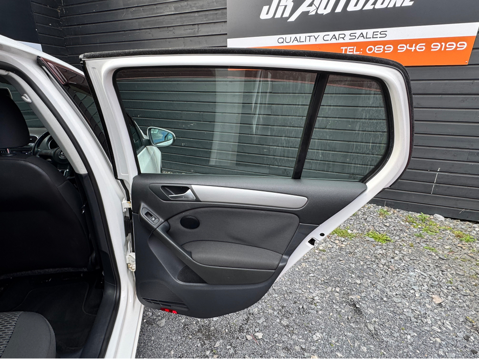 2013 Volkswagen Golf - image 15