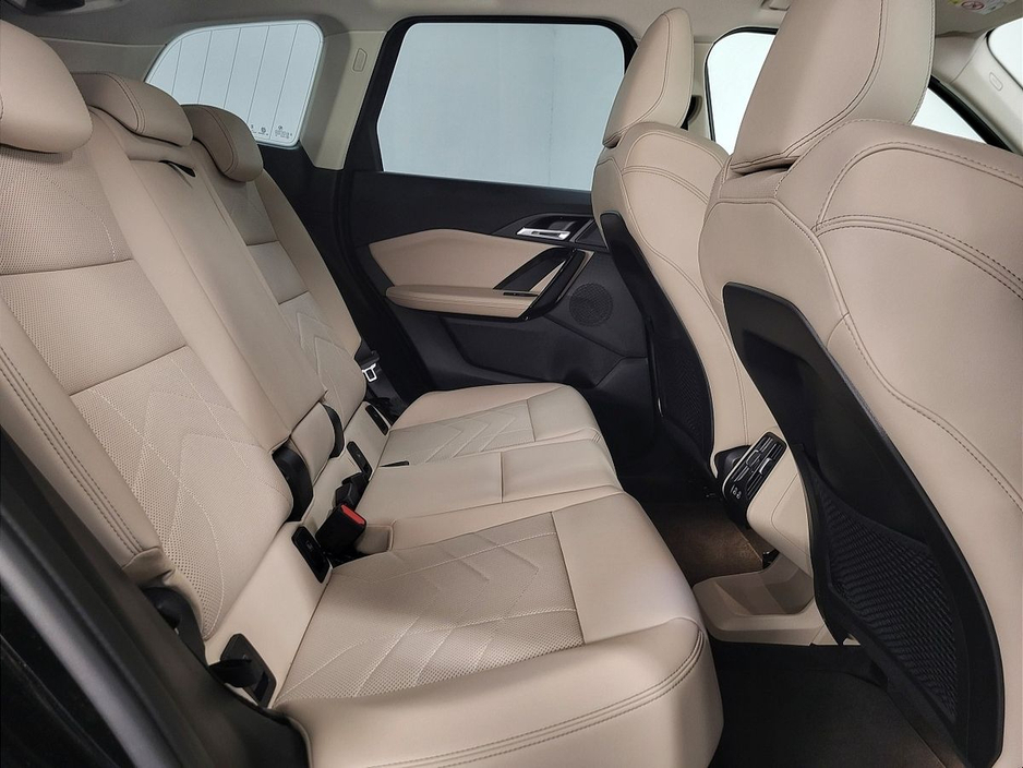 2024 BMW X1 - image 11