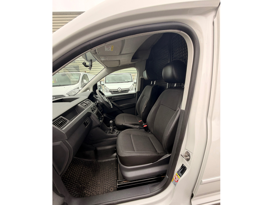 2019 Volkswagen Caddy - image 12