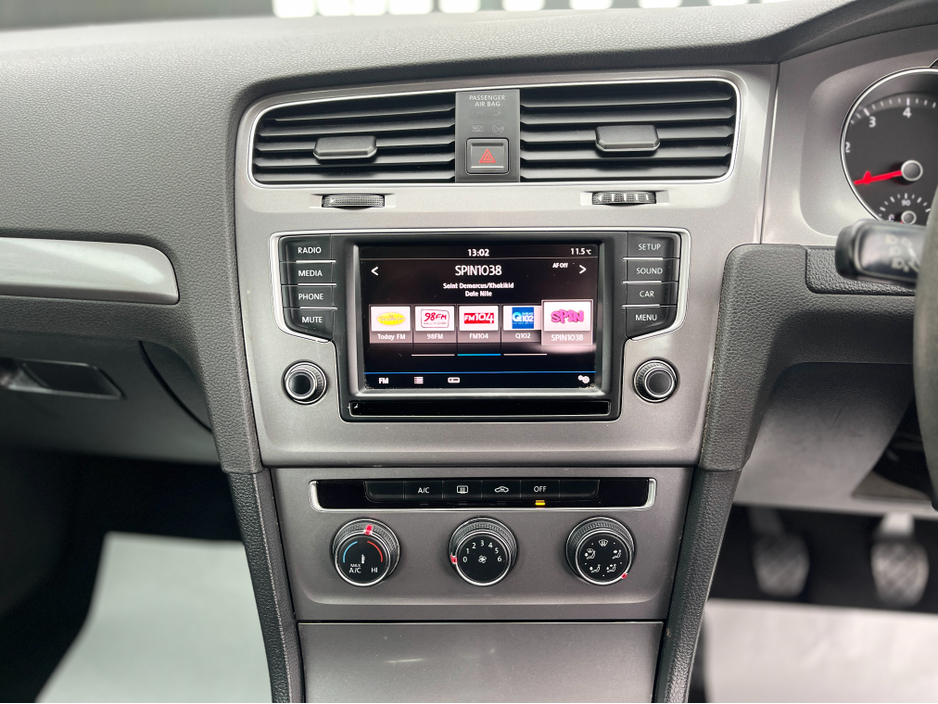 2017 Volkswagen Golf - image 10