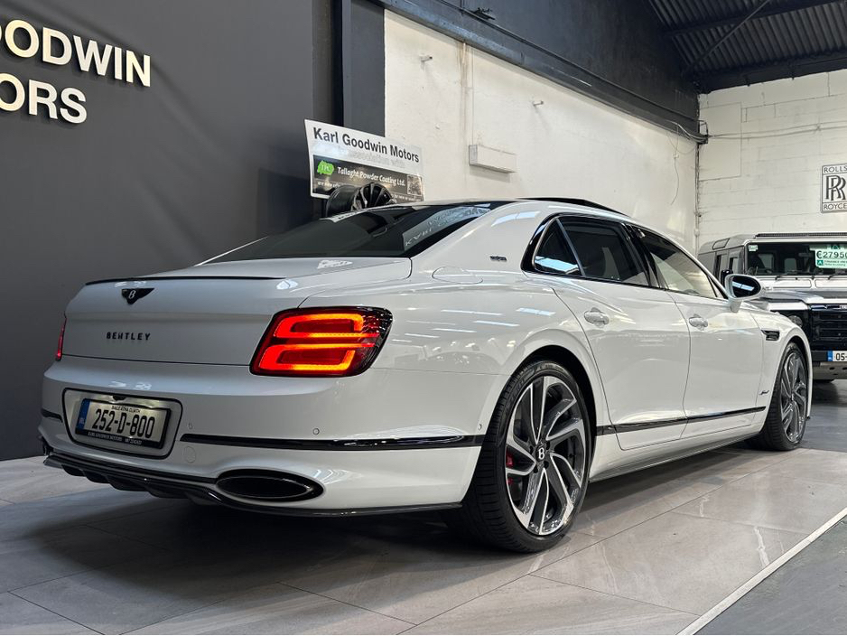 2025 Bentley Flying Spur - image 11