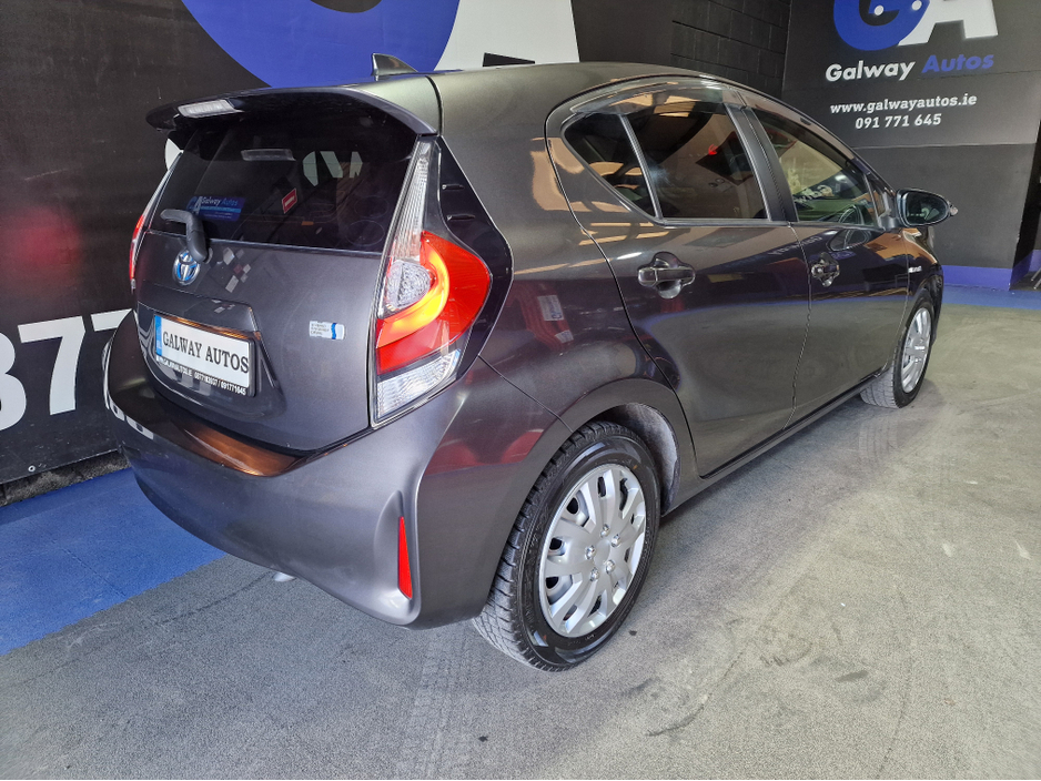 2018 Toyota Aqua - image 9