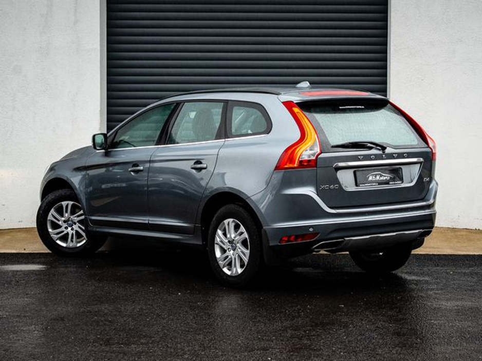 2017 Volvo XC60 - image 11