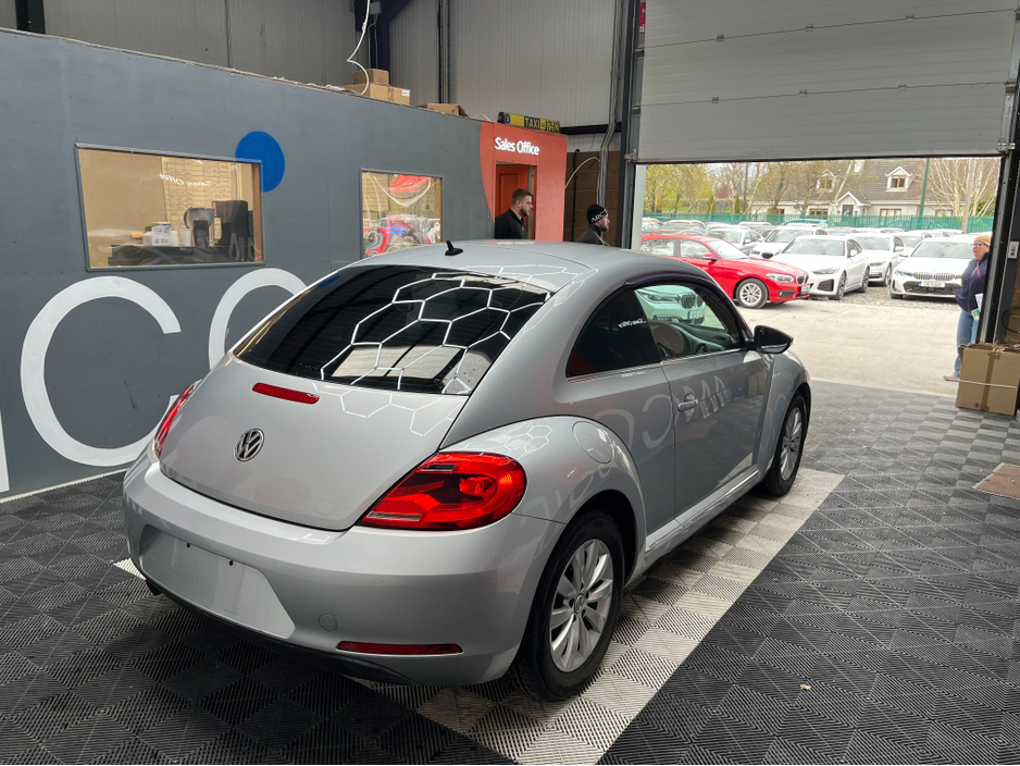 2015 Volkswagen Beetle - image 2