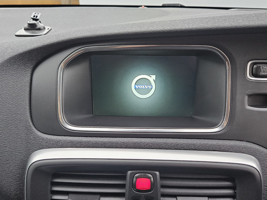 2016 Volvo V40 - image 34