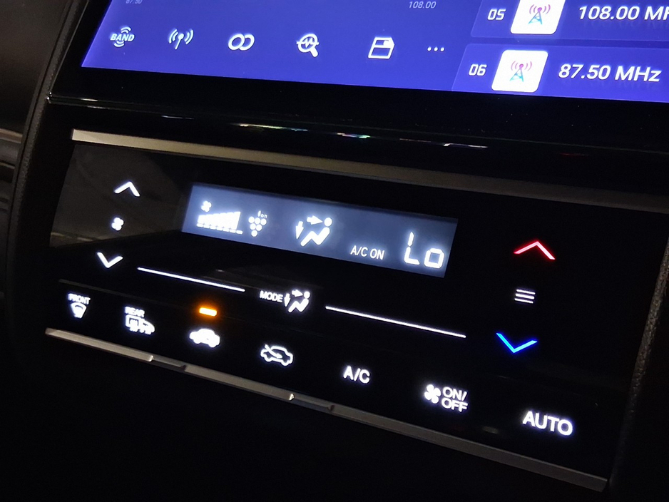 2016 Honda Fit - image 12