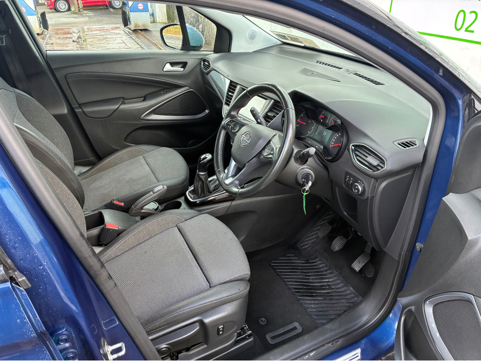 2022 Opel Crossland X - image 12