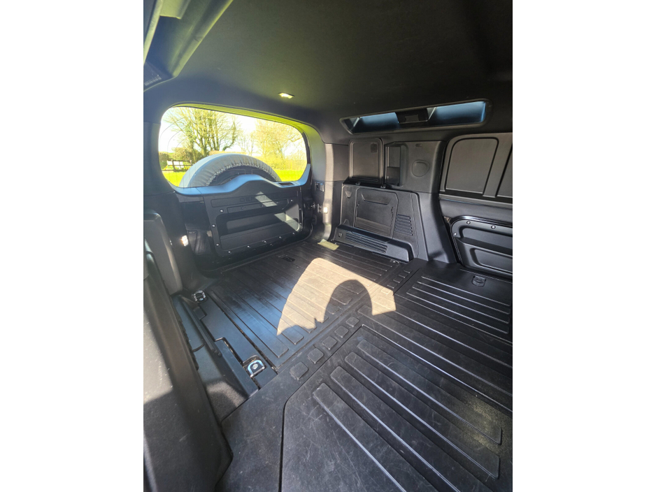 2024 Land Rover Defender - image 10