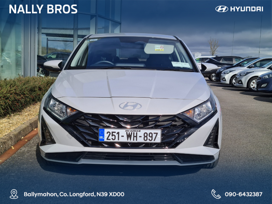 2025 Hyundai i20 - image 2