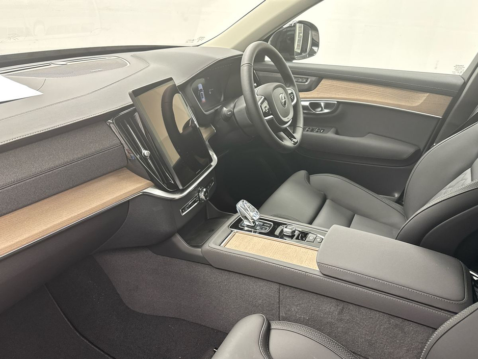 2026 Volvo XC90 - image 2