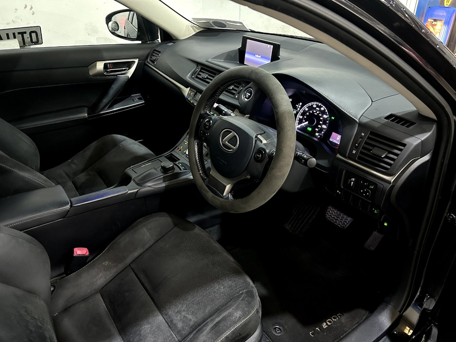 2015 Lexus CT 200 h - image 10