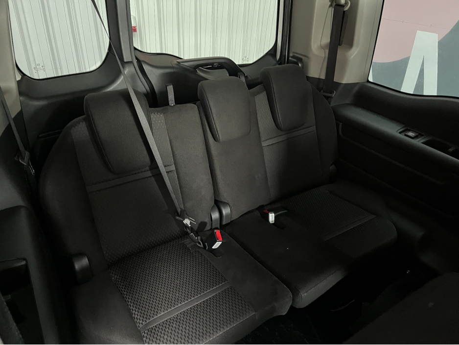 2018 Honda Stepwagon - image 14