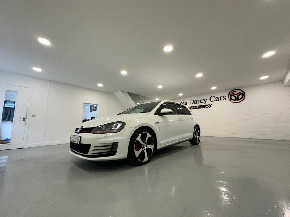 2014 Volkswagen Golf - image 8