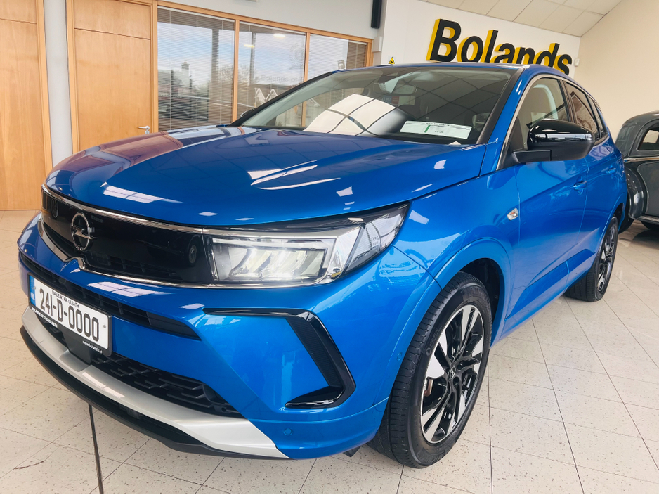 2024 Opel Grandland Huge Spec HYBRID As New Elegance Plus Heated Seats Heated Steering Wheel Fully Colour Coaded www.bolands.ie Est.1955 €32,950