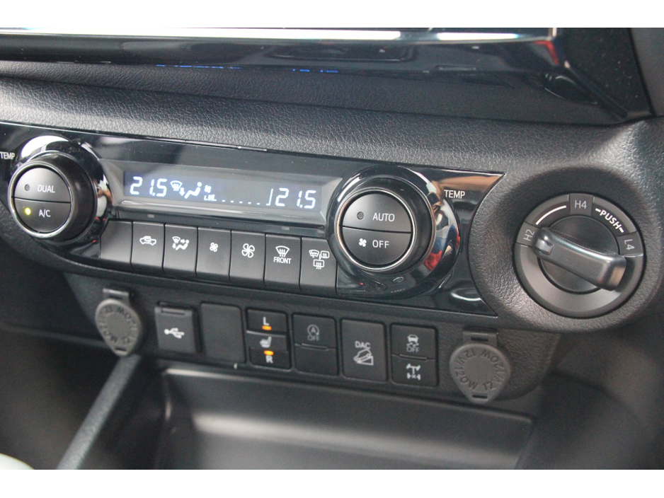 2025 Toyota Hilux - image 22