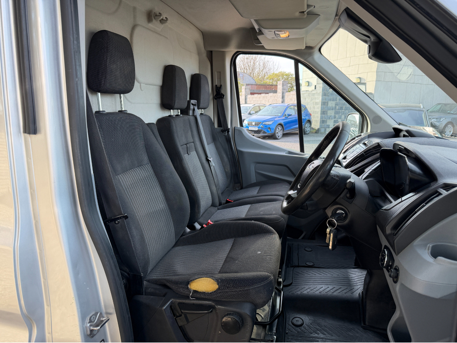 2017 Ford Transit - image 13