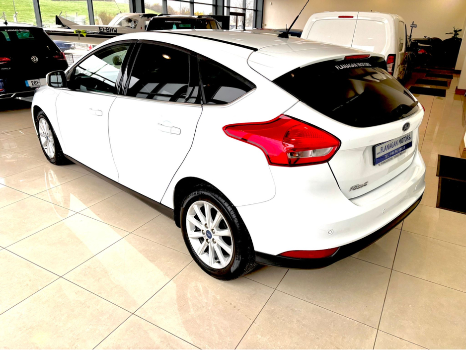 2016 Ford Focus - image 3