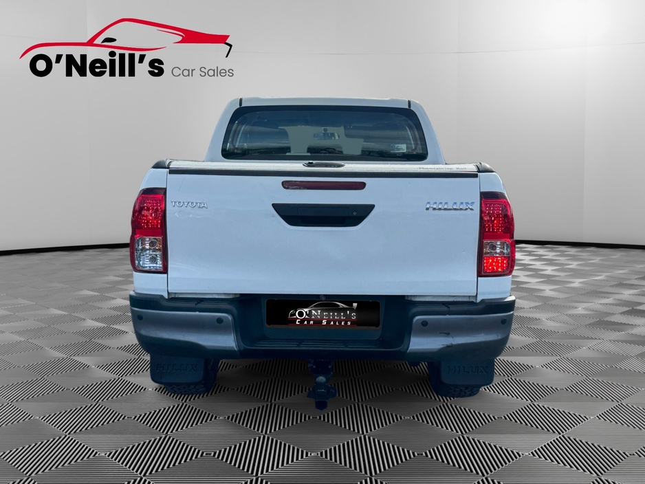 2017 Toyota Hilux - image 8