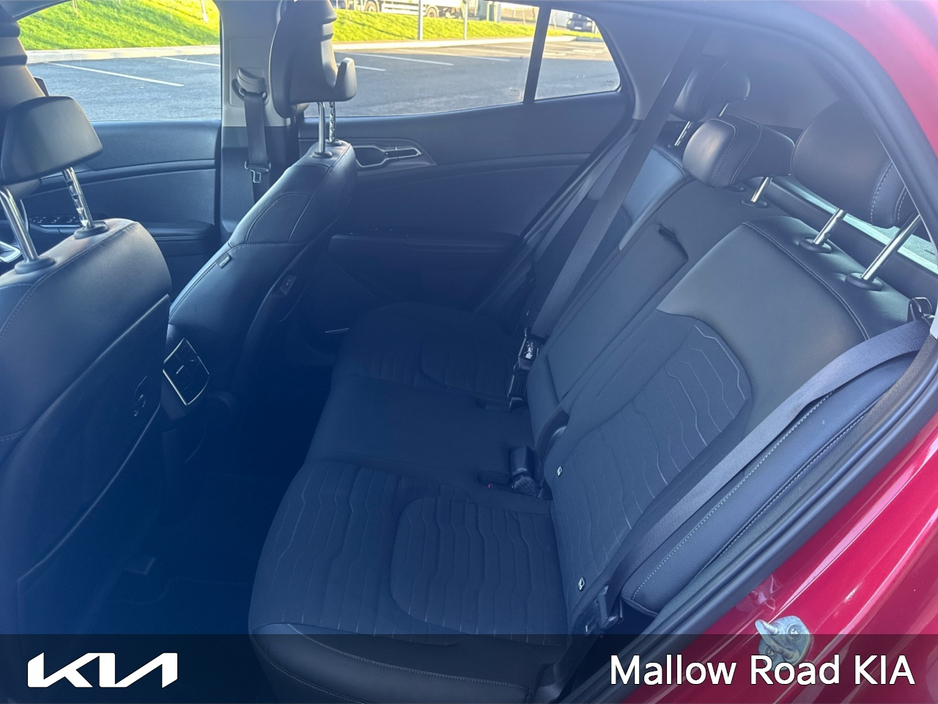 2022 Kia Sportage - image 10