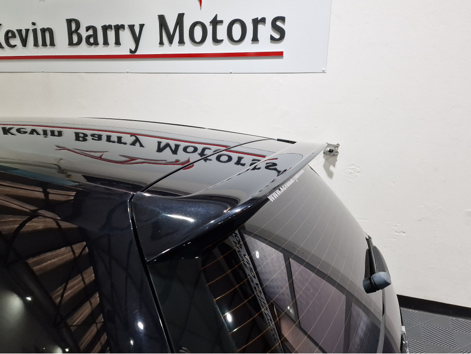 2013 Volkswagen Golf - image 26