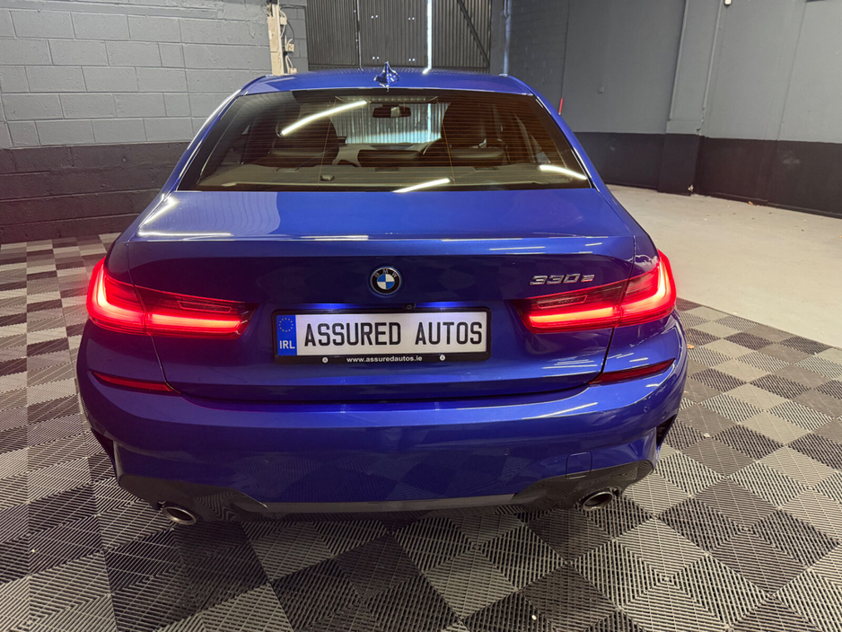 2022 BMW 3 Series - image 4