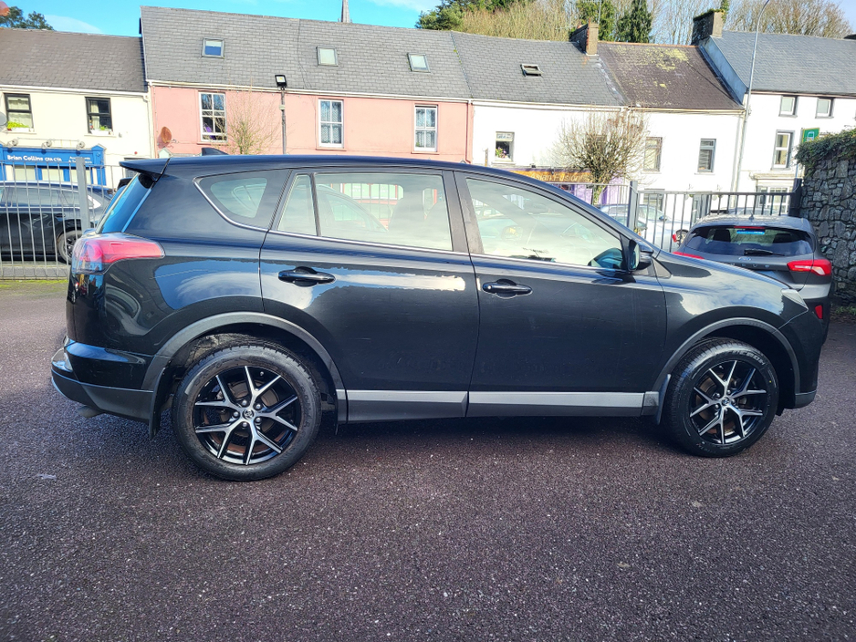 2016 Toyota Rav4 - image 5
