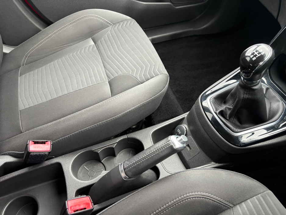 2016 Ford Fiesta - image 11