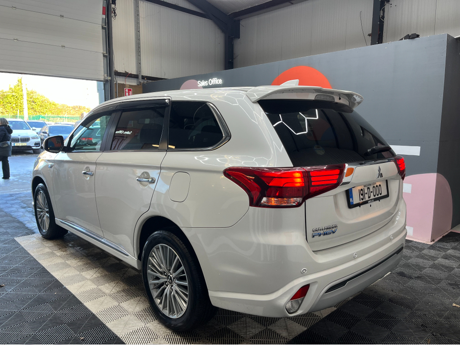 2019 Mitsubishi Outlander €22950! 2019 MITSUBISHI OUTLANDER PHEV G PREMIUM PACKAGE 2.4 AUTOMATIC / 360° PARKING CAMERA / CRUISE CONTROL / ELECTRIC MEMORY & HEATED SEATS / PADDLE SHIFTERS €22,950