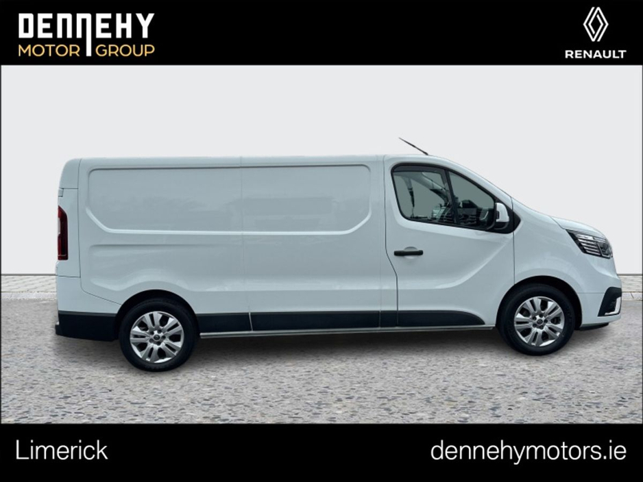 2022 Renault Trafic - image 6