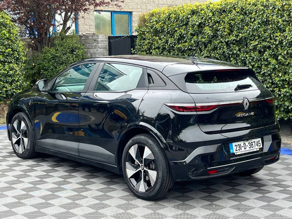 2023 Renault Megane - image 4