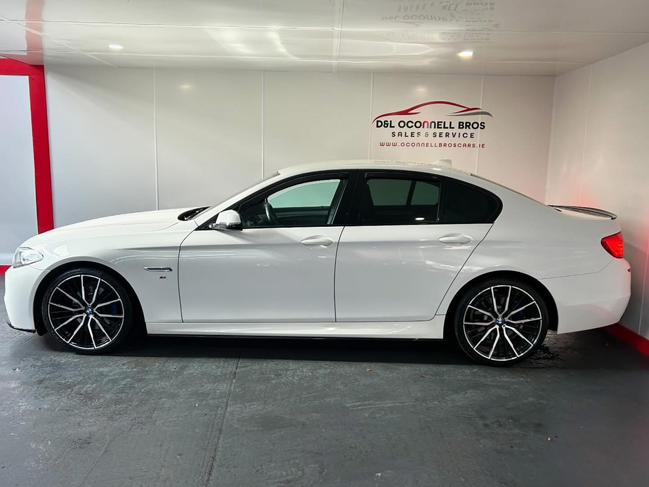 2016 BMW 5 Series - image 8