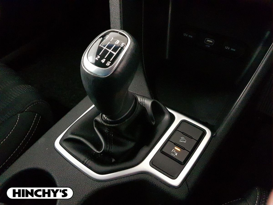 2022 Kia Sportage - image 11