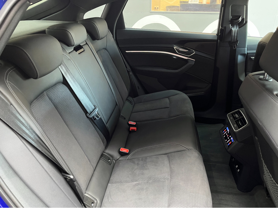 2023 Audi Q8 - image 18