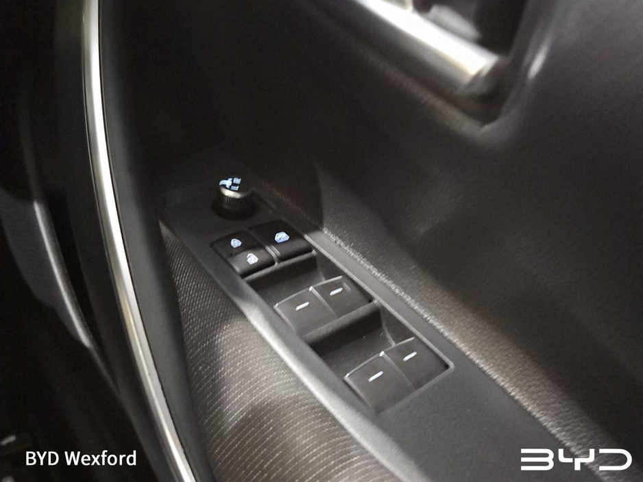 2023 Toyota Corolla - image 27