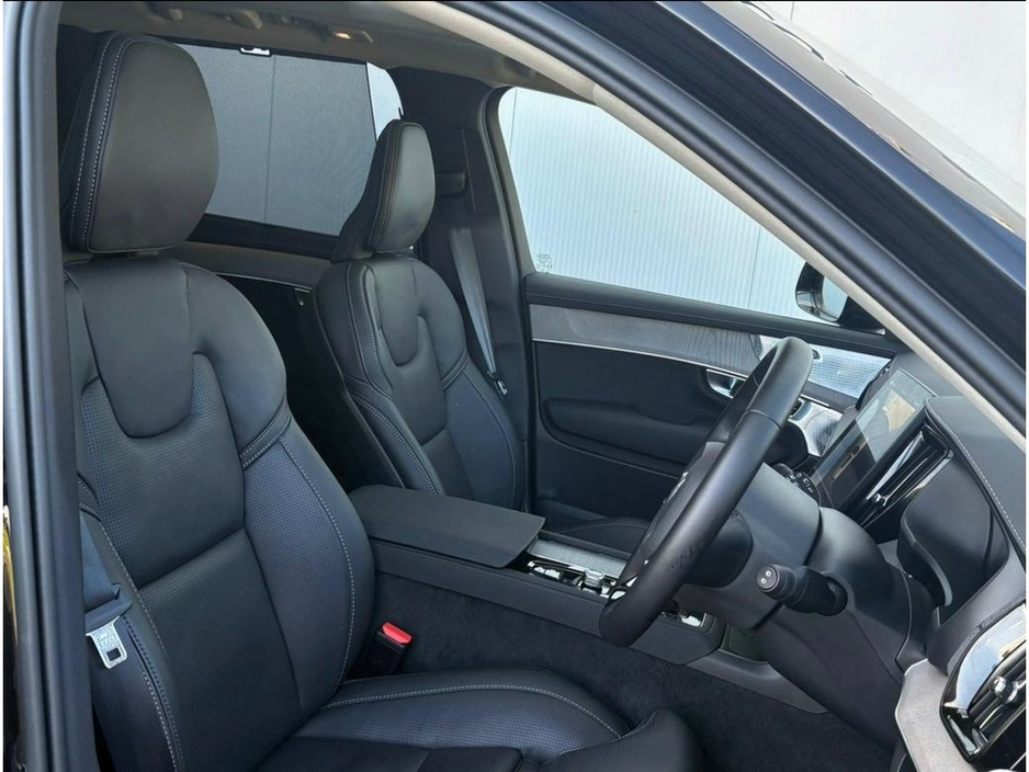 2025 Volvo XC90 T8 ULTRA DARK AWD