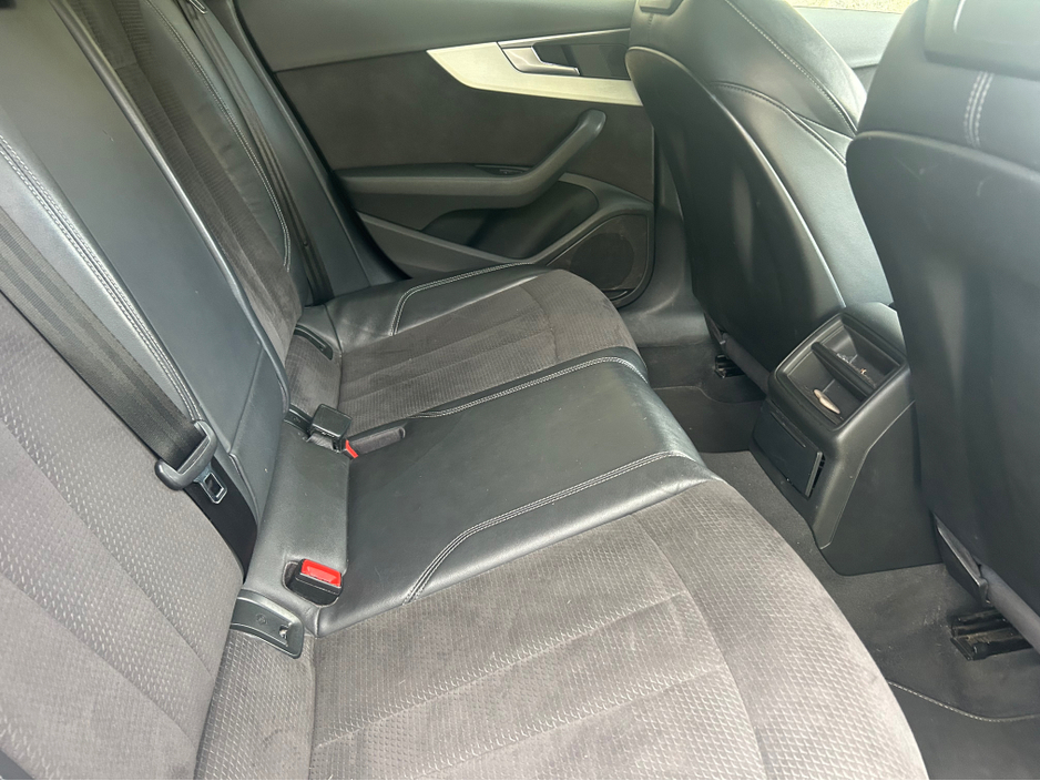 2016 Audi A4 - image 12