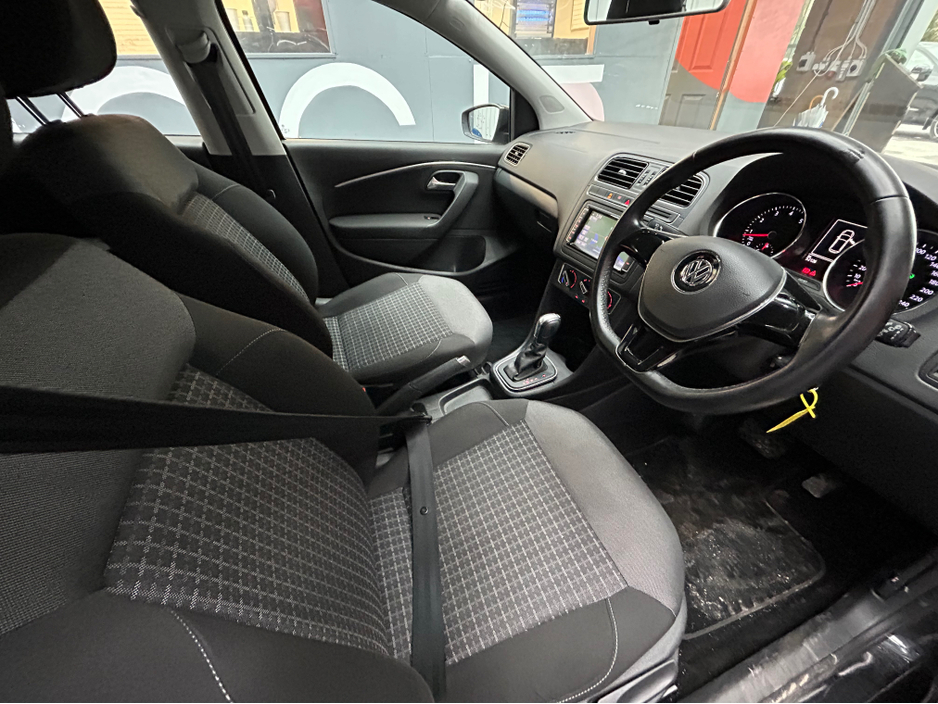 2015 Volkswagen Polo - image 5