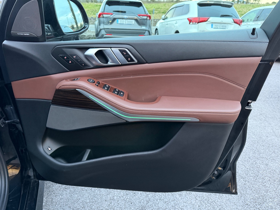 2020 BMW X5 - image 19