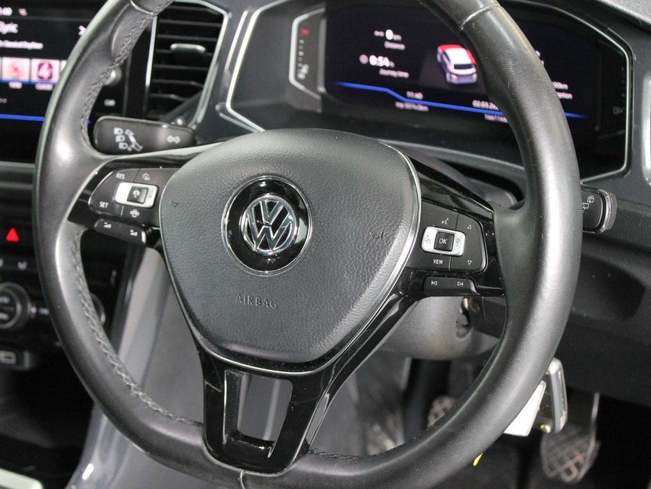 2019 Volkswagen T-Roc - image 11